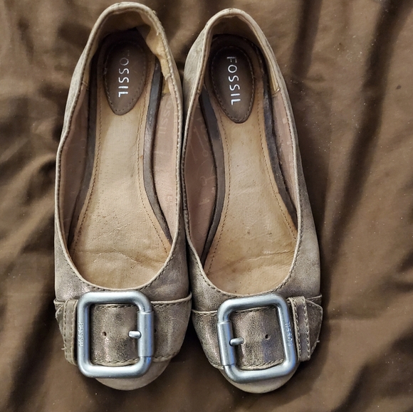 Fossil Womens Tan Buckle Toe Flats - Picture 3 of 9